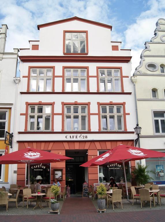 Cafe 28 & Pension Am Markt Wismar Exterior foto
