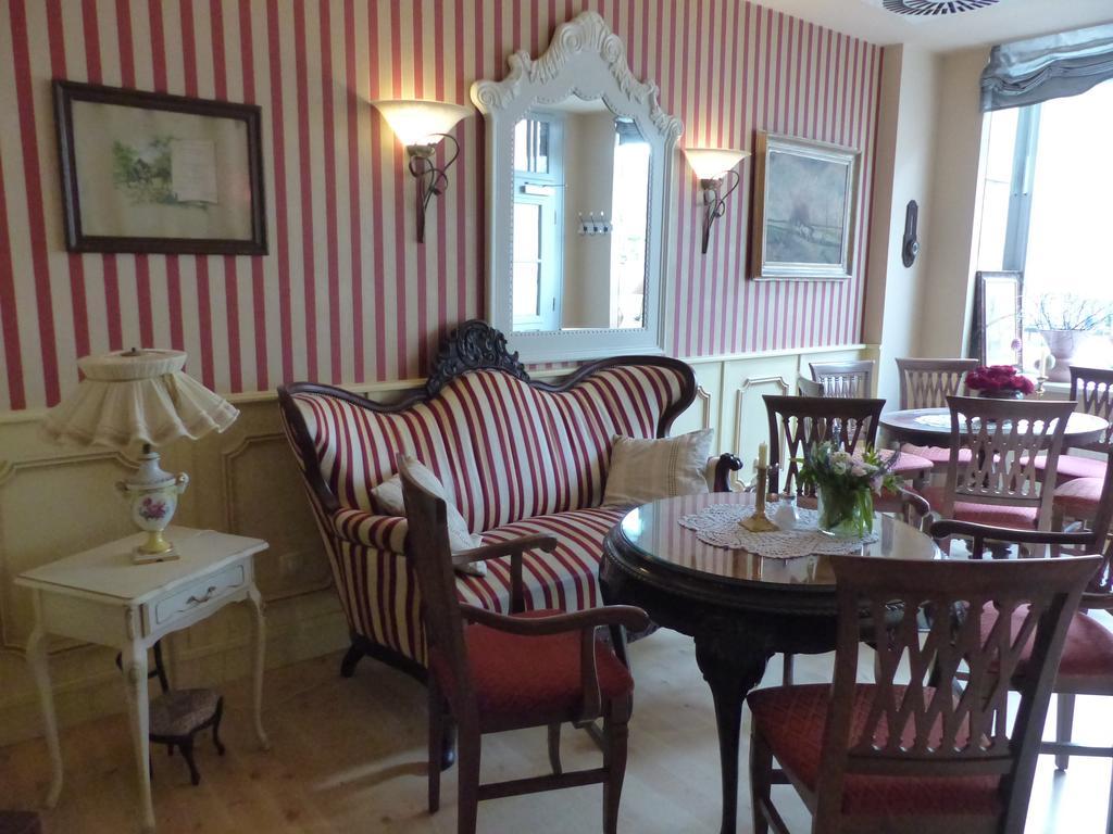 Cafe 28 & Pension Am Markt Wismar Exterior foto